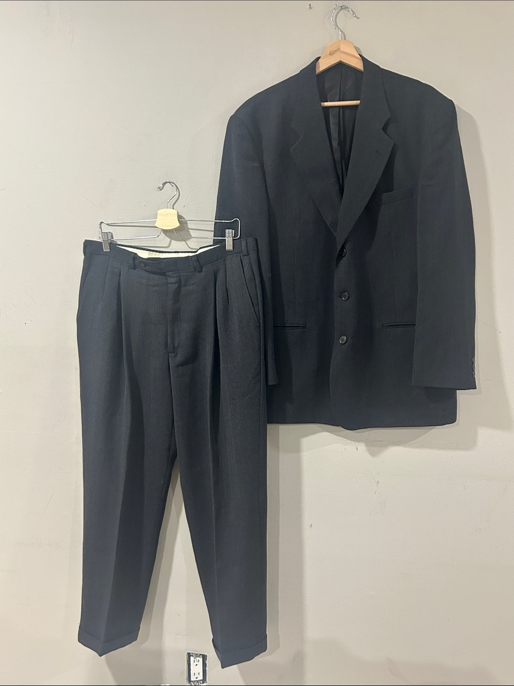 Avanti Black Men’s Two-Piece Suit Jacket & Trousers